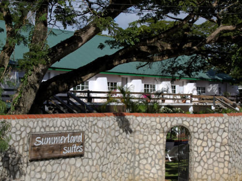 Summerland Suites Bon Accord Village Extérieur photo
